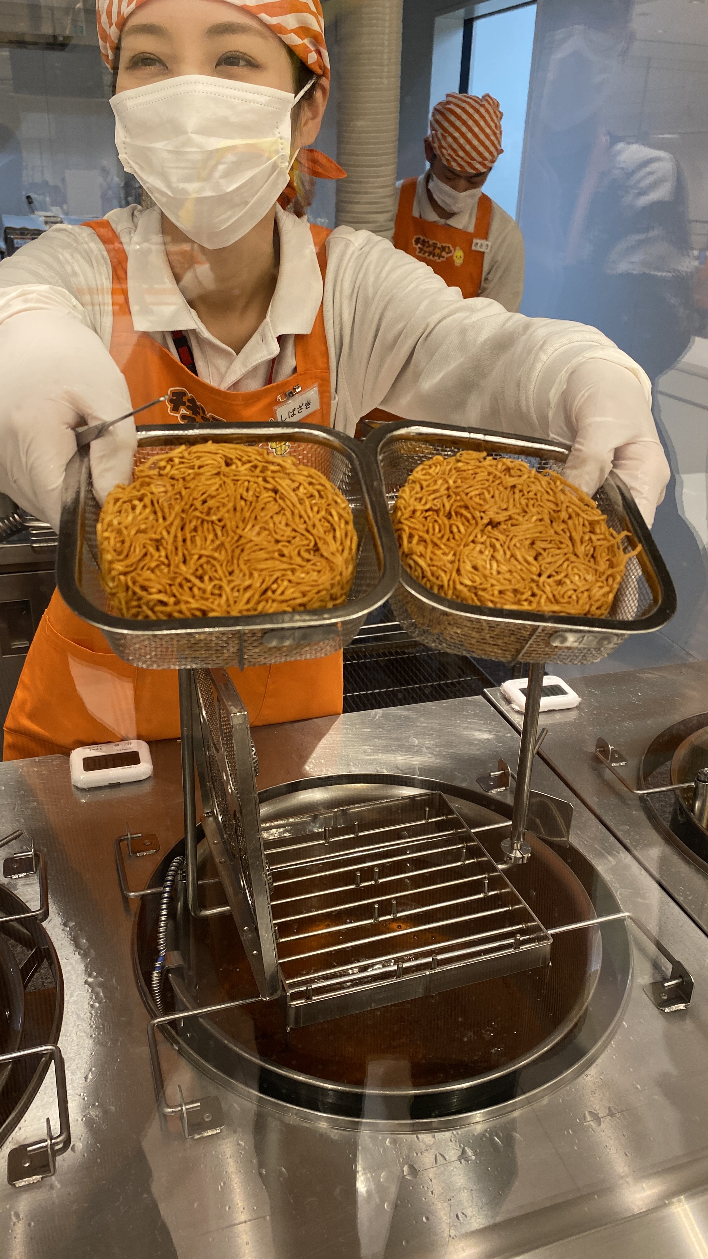 Die fertig, fritierten Nudeln